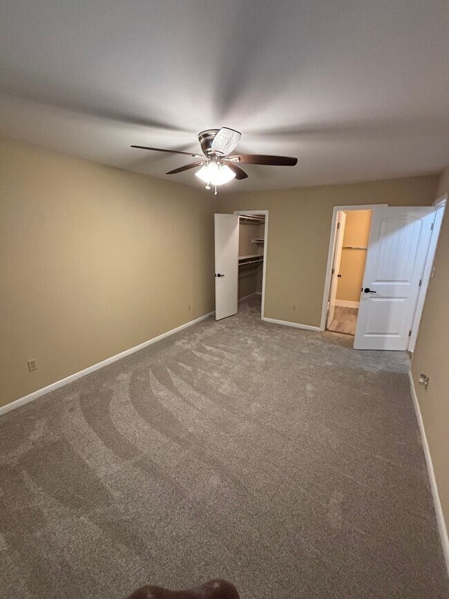 Building Photo - New Listing - Don't Miss Out!