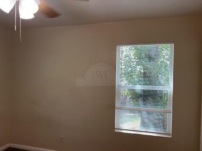 Building Photo - 2-Bedroom Duplex-1606 Duncan Ave