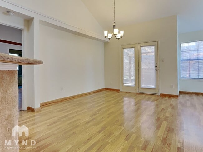 Building Photo - 633 Albrook Dr