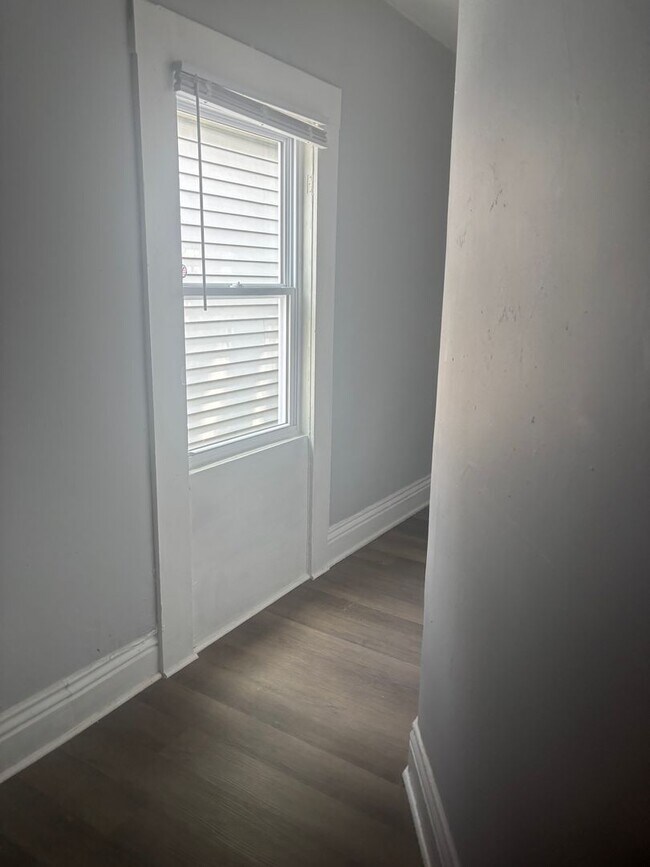 Building Photo - Newly Renovated 3-bedroom 2-bath house in ...