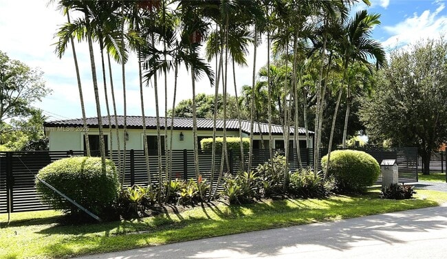 Building Photo - 6646 SW 60th St