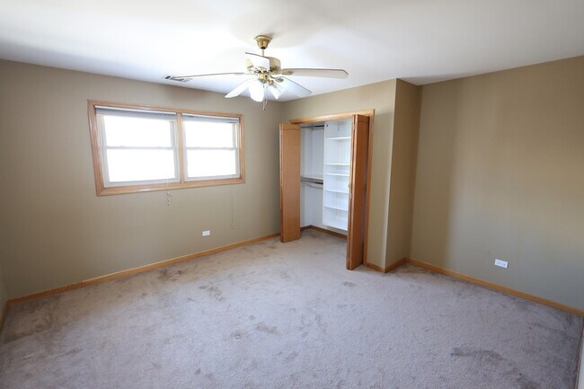 Building Photo - 9823 Linn Ave