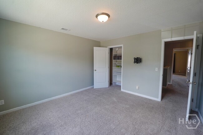 Building Photo - 24 Daylily Ct