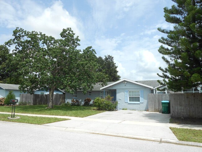 Building Photo - 4 Bedroom POOL Home in Largo