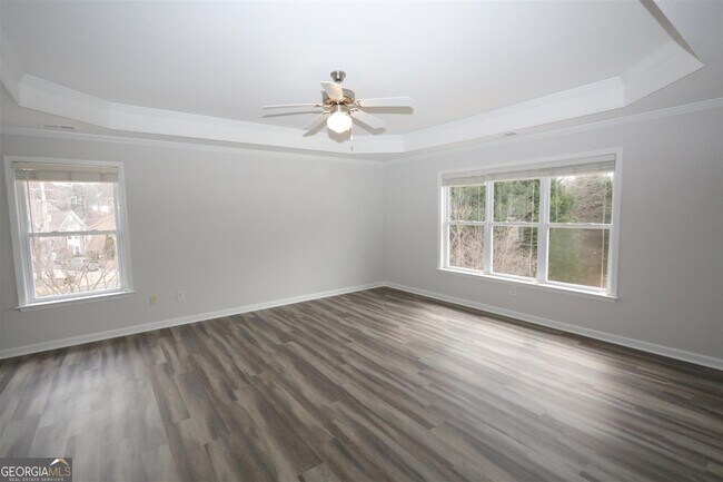 Building Photo - 3205 Vaughan Dr
