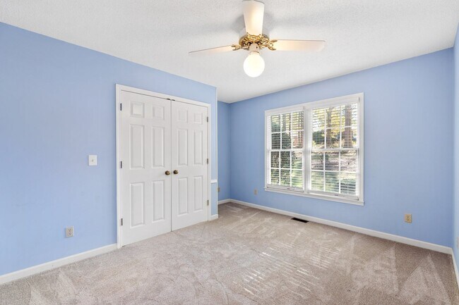 Building Photo - Beautiful Home in Greer Country Club Estates W/Bonus Room