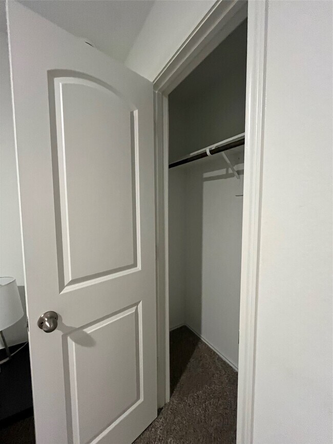 Building Photo - 5446 Wyndham Rdg Ln