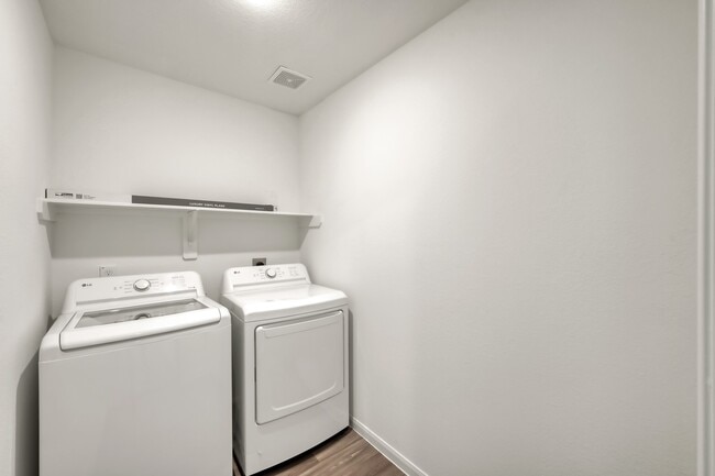 Building Photo - 7314 Madison Cmns Ln