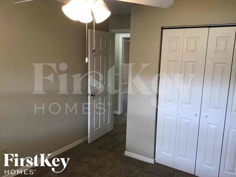 Building Photo - 4718 Westwind Dr