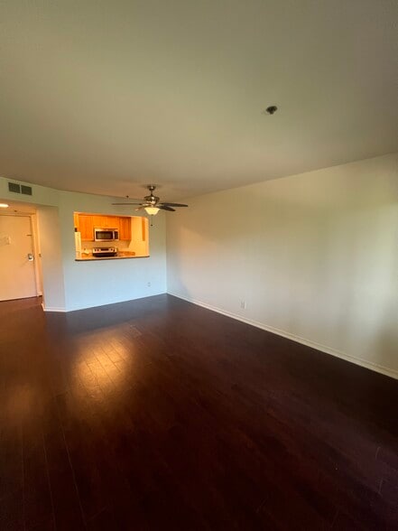 Building Photo - 501 Palisades Dr