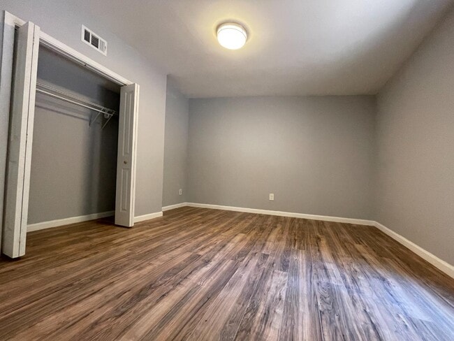 Building Photo - 1596 Willowbrook Dr SW