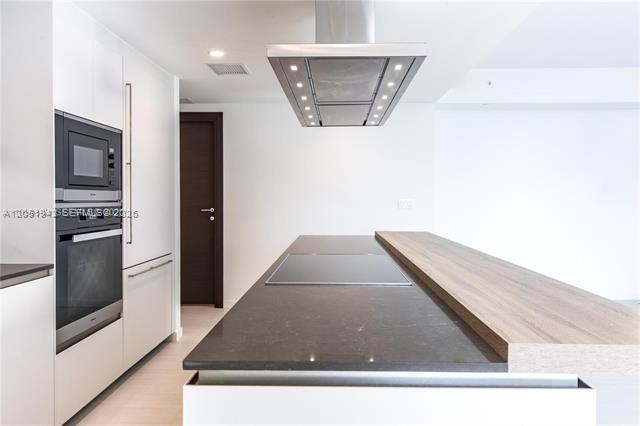 Building Photo - 1000 Brickell Plz