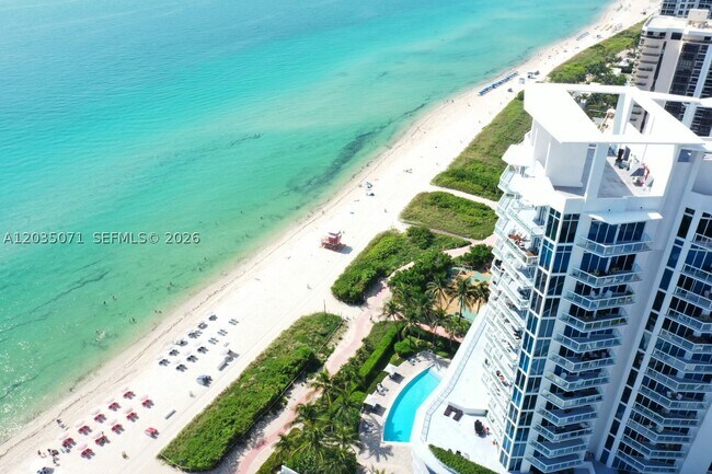 Building Photo - 6515 Collins Ave