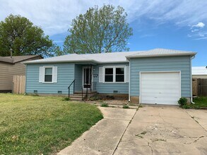Building Photo - Adorable 3 Bd 1 ba w/ garage