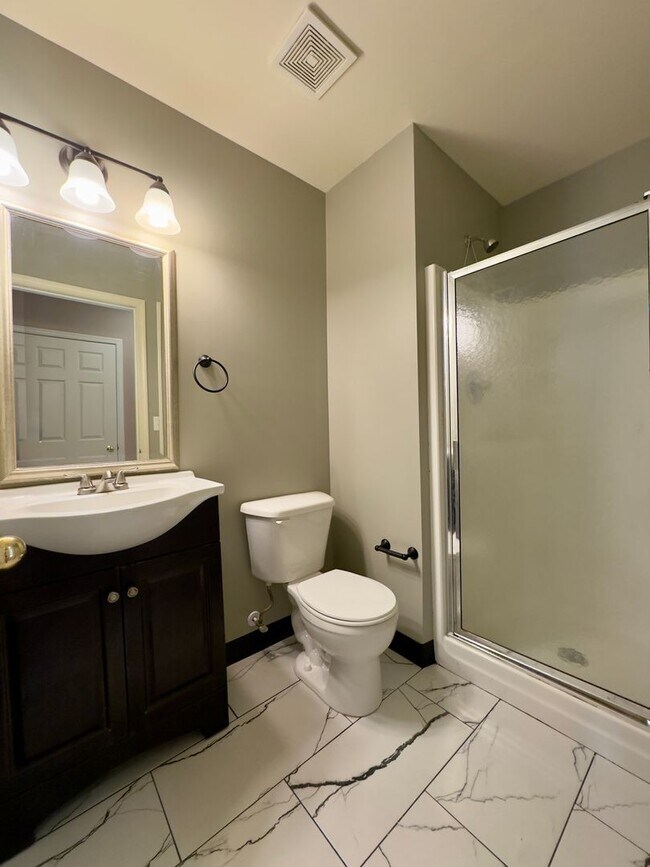 Building Photo - Charming and Stylish Living in a 3Bed/3Bat...