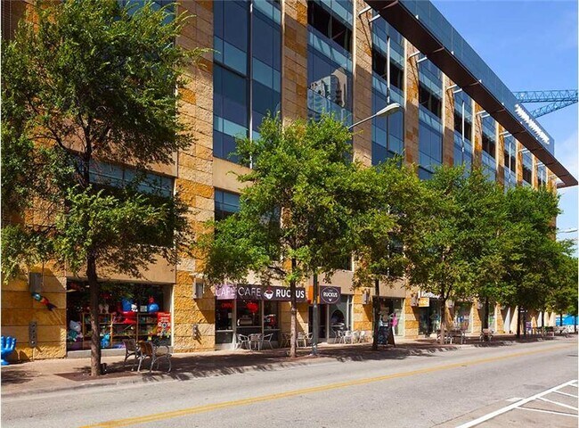 Building Photo - 420 W 3rd St