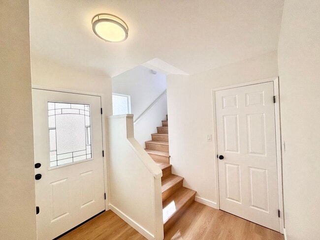 Building Photo - Silver Strand Beach | 4 Bed | 2 Bath | Bea...