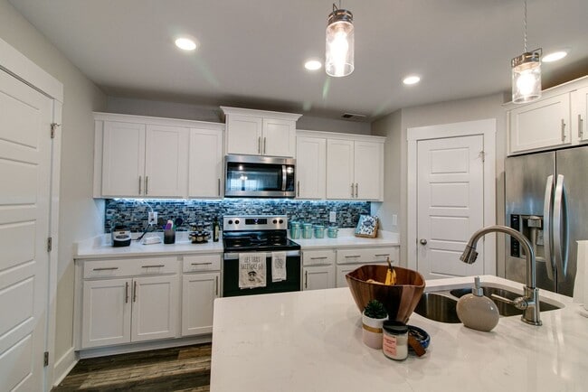 Building Photo - 210 Geneva Ln