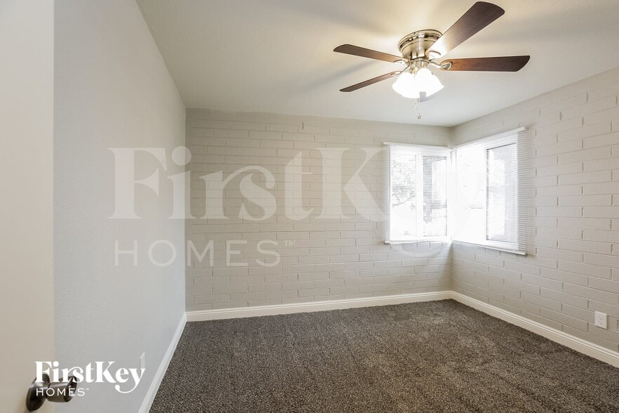 Building Photo - 5361 N 61st Dr
