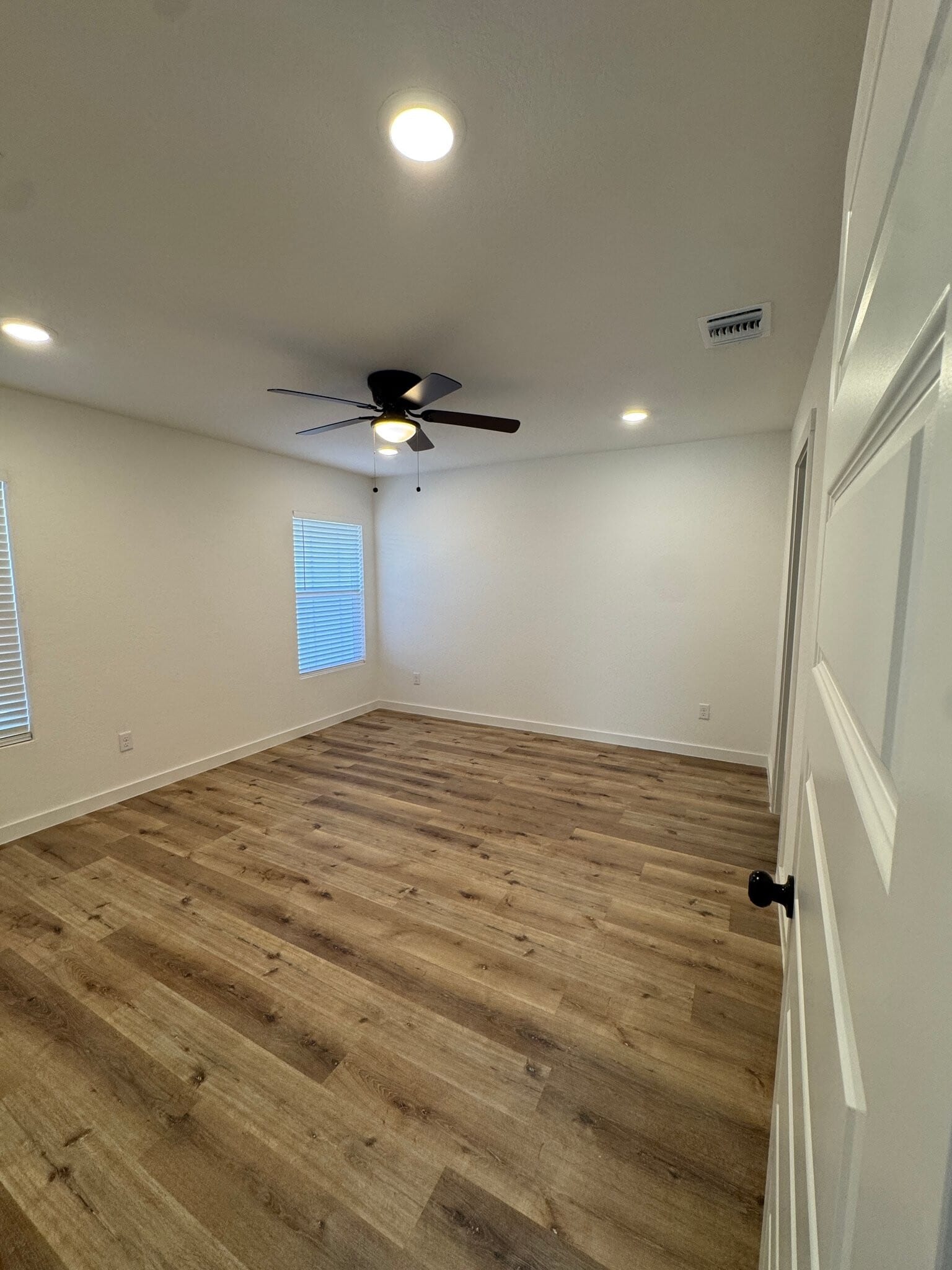 Building Photo - 2103 Vista Rosa