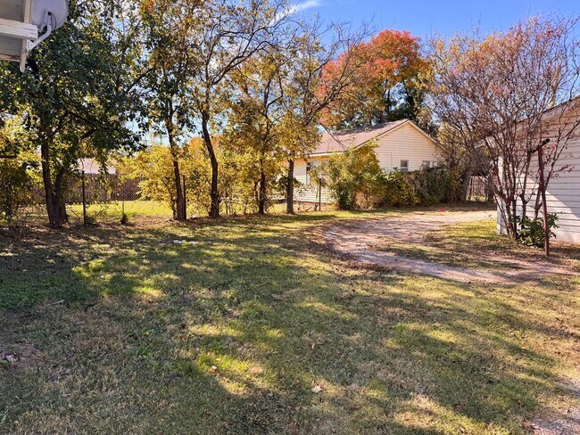 Building Photo - 1710 Monroe St