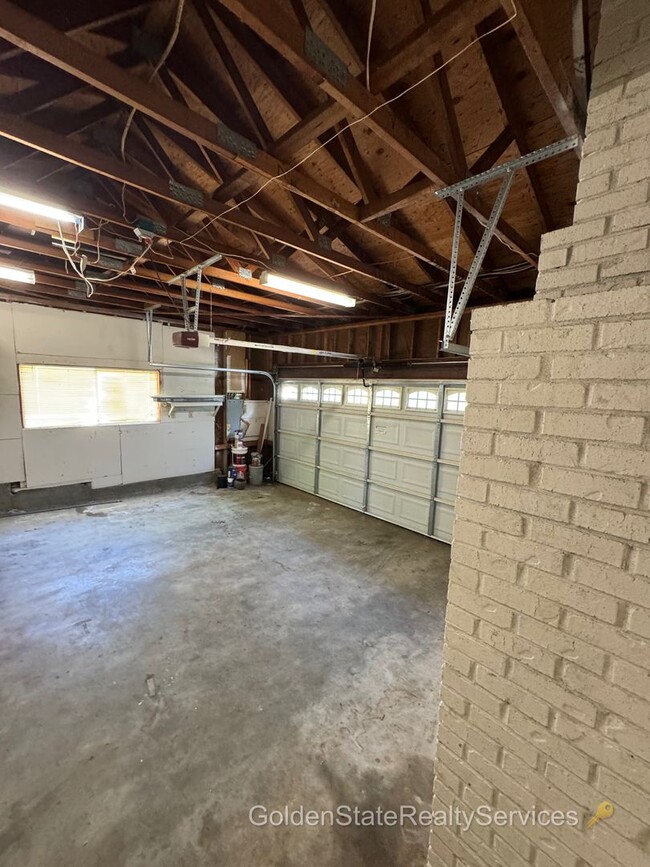 Building Photo - Vacation where you live! Single story home...