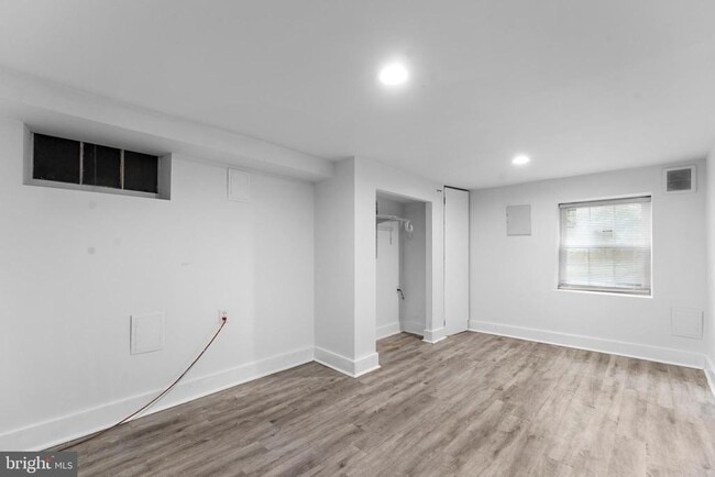 Building Photo - 3006 South Dakota Ave NE