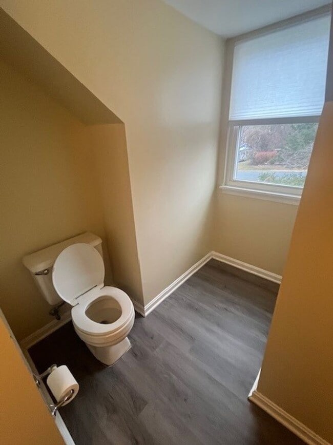 Building Photo - LOVELY CAPE COD WITH 4 BEDS, 2 BATHS AND GARAGE