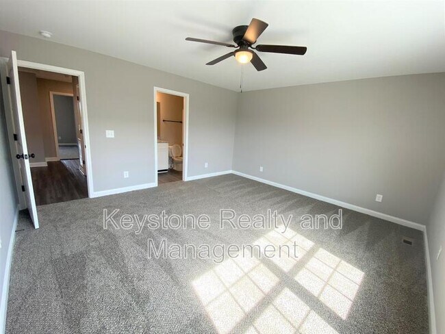 Building Photo - 580 Heritage Pointe Dr