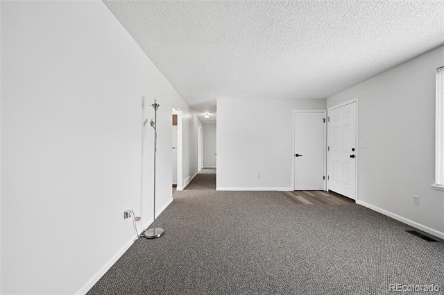 Building Photo - 15140 E Columbia Dr
