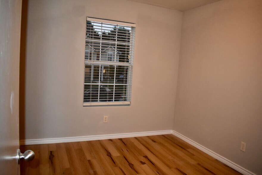 Building Photo - 410 Laurel Sage Dr