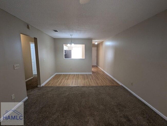 Building Photo - 350 Beverly St