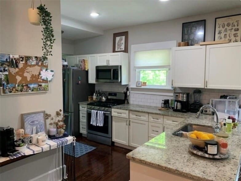 Building Photo - 5 Lakeview Dr SE