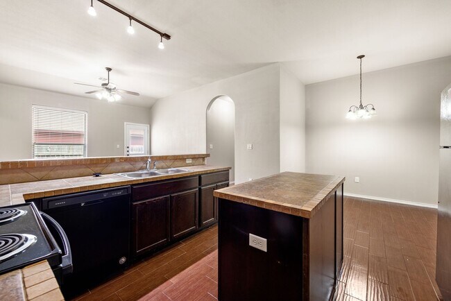 Building Photo - 953 Brown Rock Dr