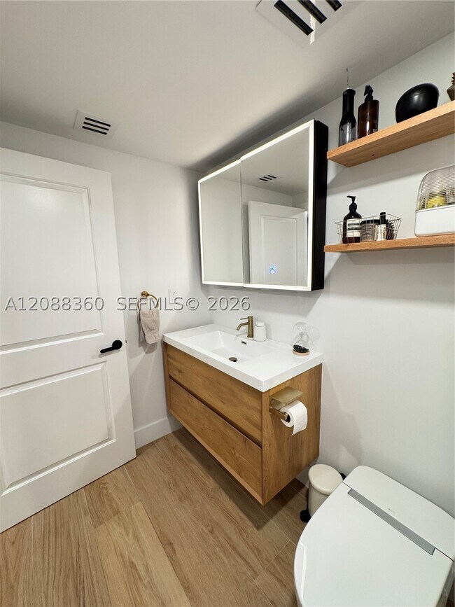 Building Photo - 111 E Flagler St