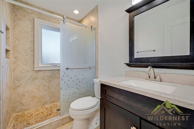 Building Photo - Fully Updated 3 Bedroom/ 3 Bath Peaceful C...