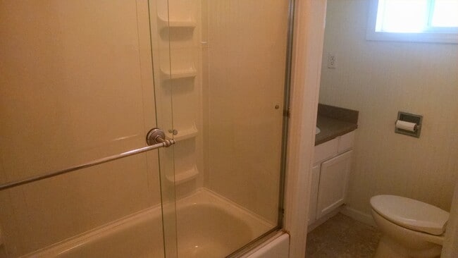 Building Photo - Refurbished Midtown Home