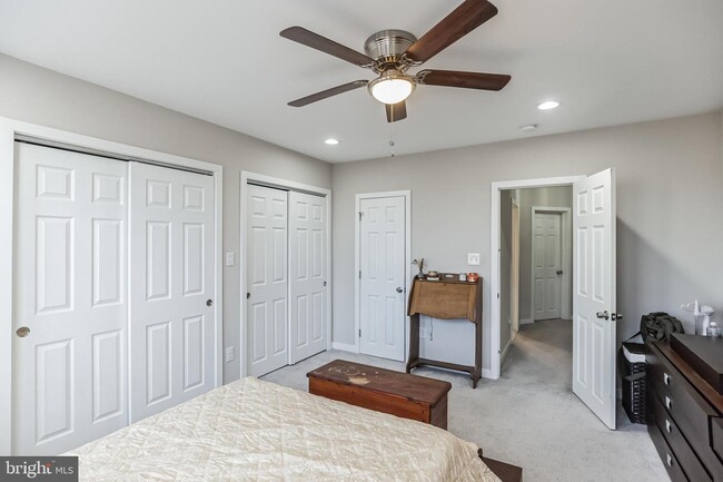 Building Photo - 5454 W Berks St