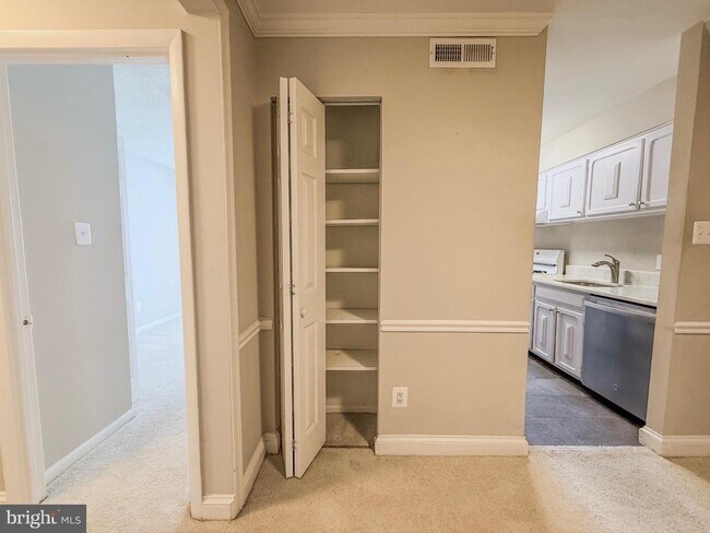Building Photo - 3330 Woodburn Village Dr