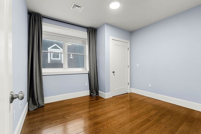 Building Photo - 34 Dix St