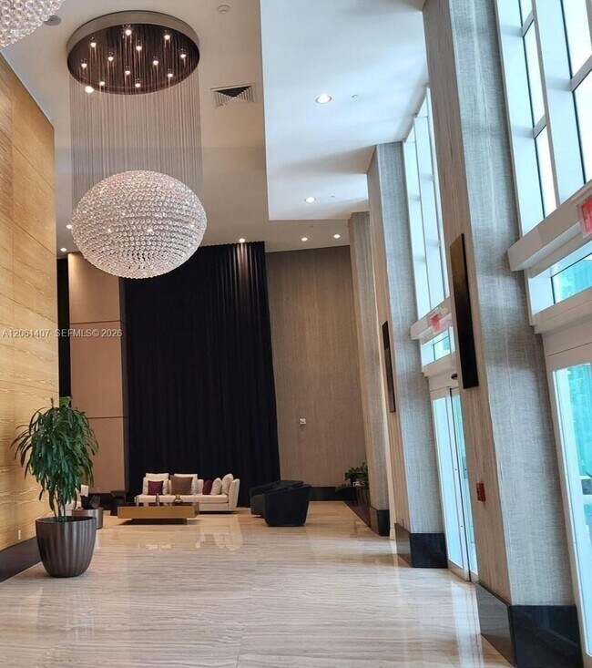 Building Photo - 950 Brickell Bay Dr