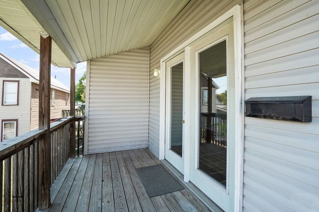 Building Photo - Quality 2 Bed 1.5 Bathrooms Home - Availab...