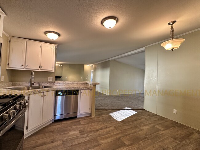 Building Photo - 1664 W Coralbrooke Dr