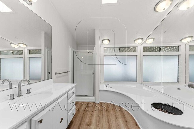 Building Photo - 1360 Cabrillo Dr