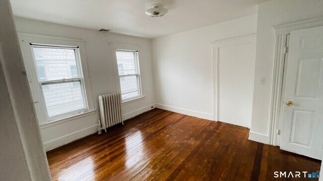 Building Photo - 58 E Pearl St