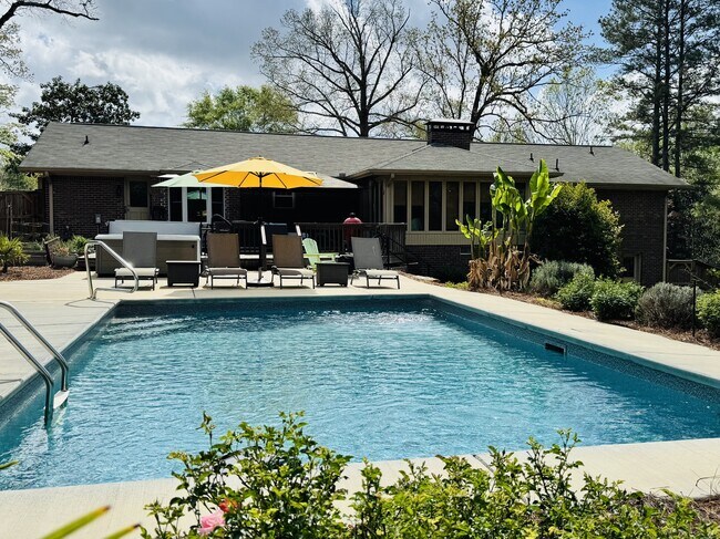 Building Photo - 2640 Varner Dr NE