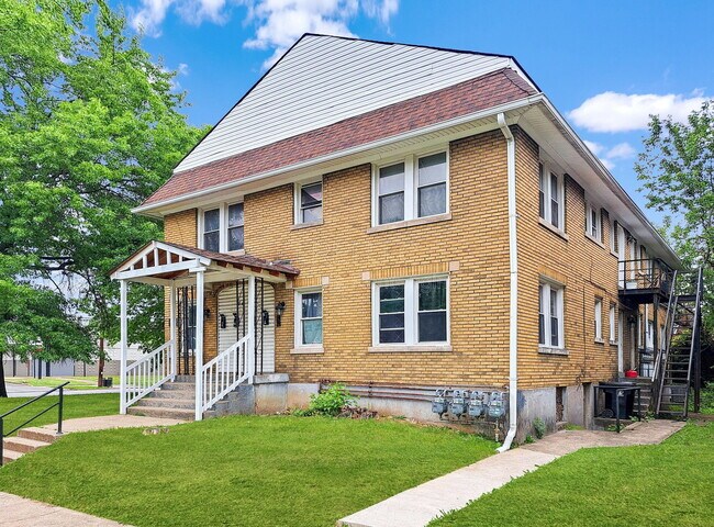 Building Photo - 701 Hazel St