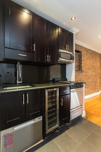 Primary Photo - 437 W 53rd St