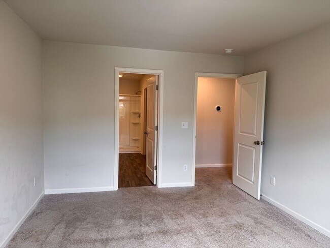Building Photo - 2 STORY 3 BED, 2.5 BATH HOME LOCATED IN DENTON!!