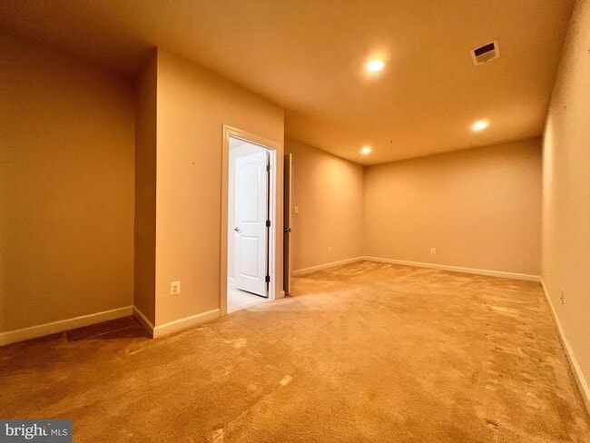 Building Photo - 376 Parkview Ave